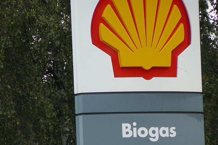 Shell sign reading “Biogas.”