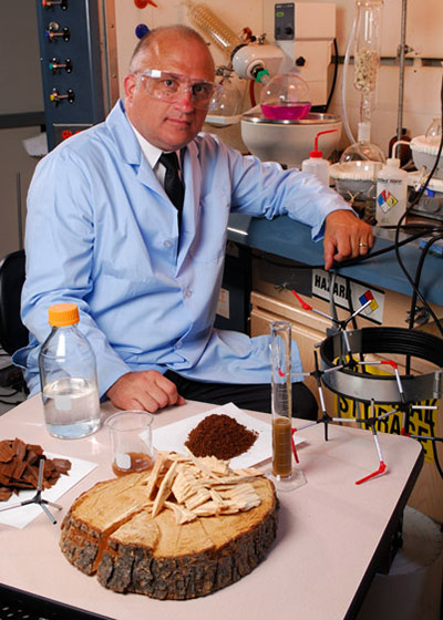 Art Ragauskas in a laboratory.