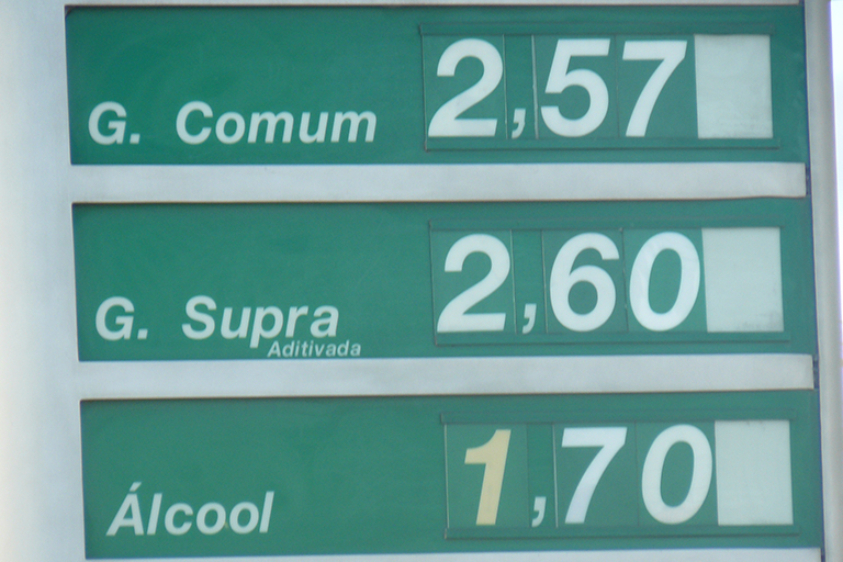 Gas prices, unknown language.