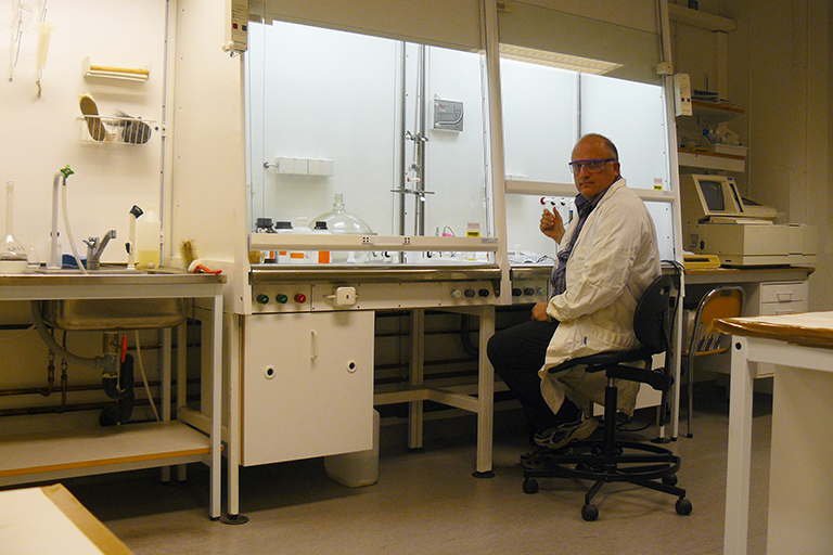 Art Ragauskas works in a laboratory.