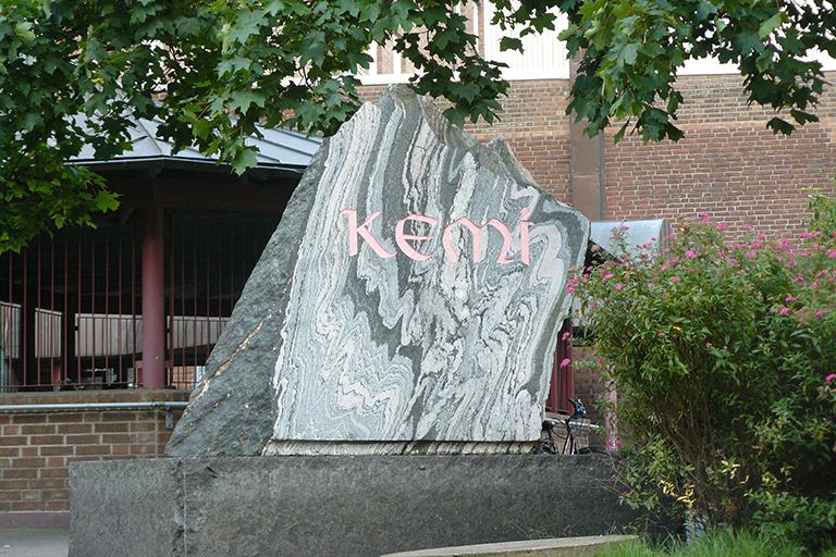 Stone memorial reading "Kemi."